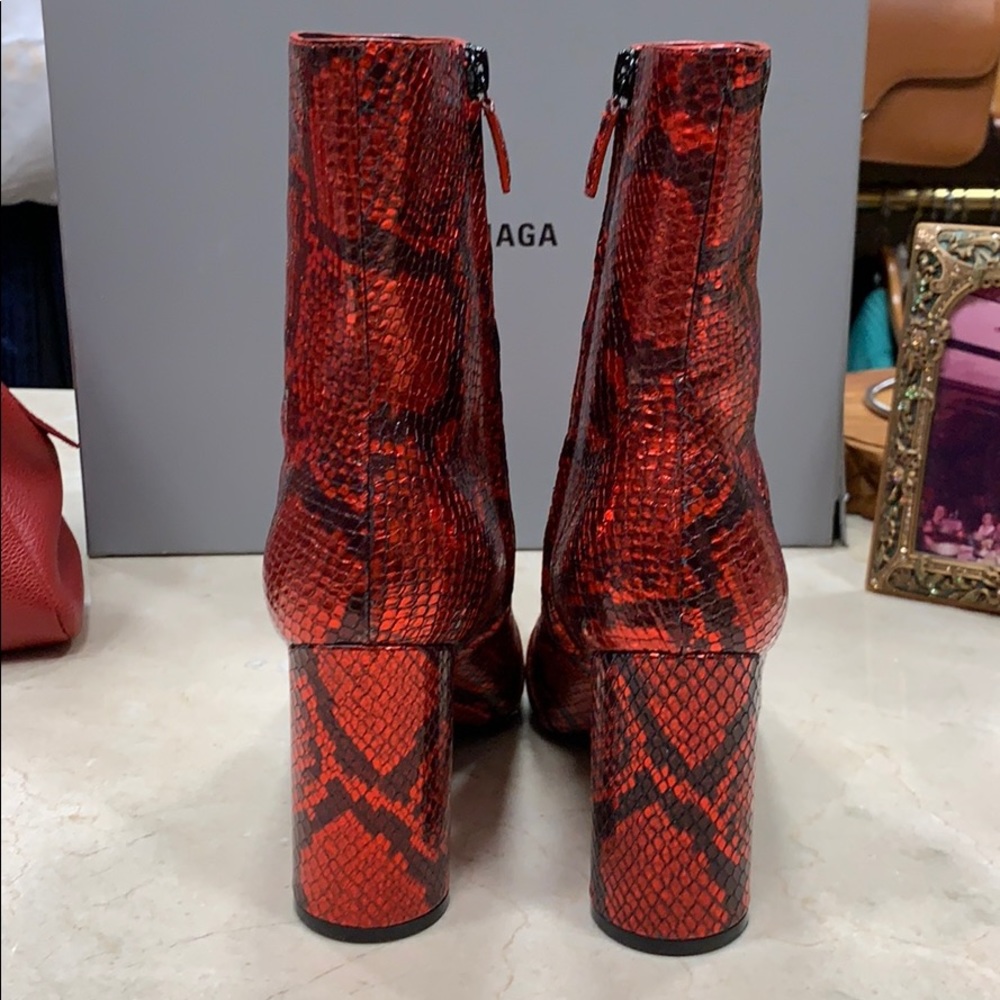 BALENCIAGA RED AND BLACK OVAL LEATHER SNAKESKIN BOOTIES ROUND HEEL SIZE 8.5 - Picture 5 of 10